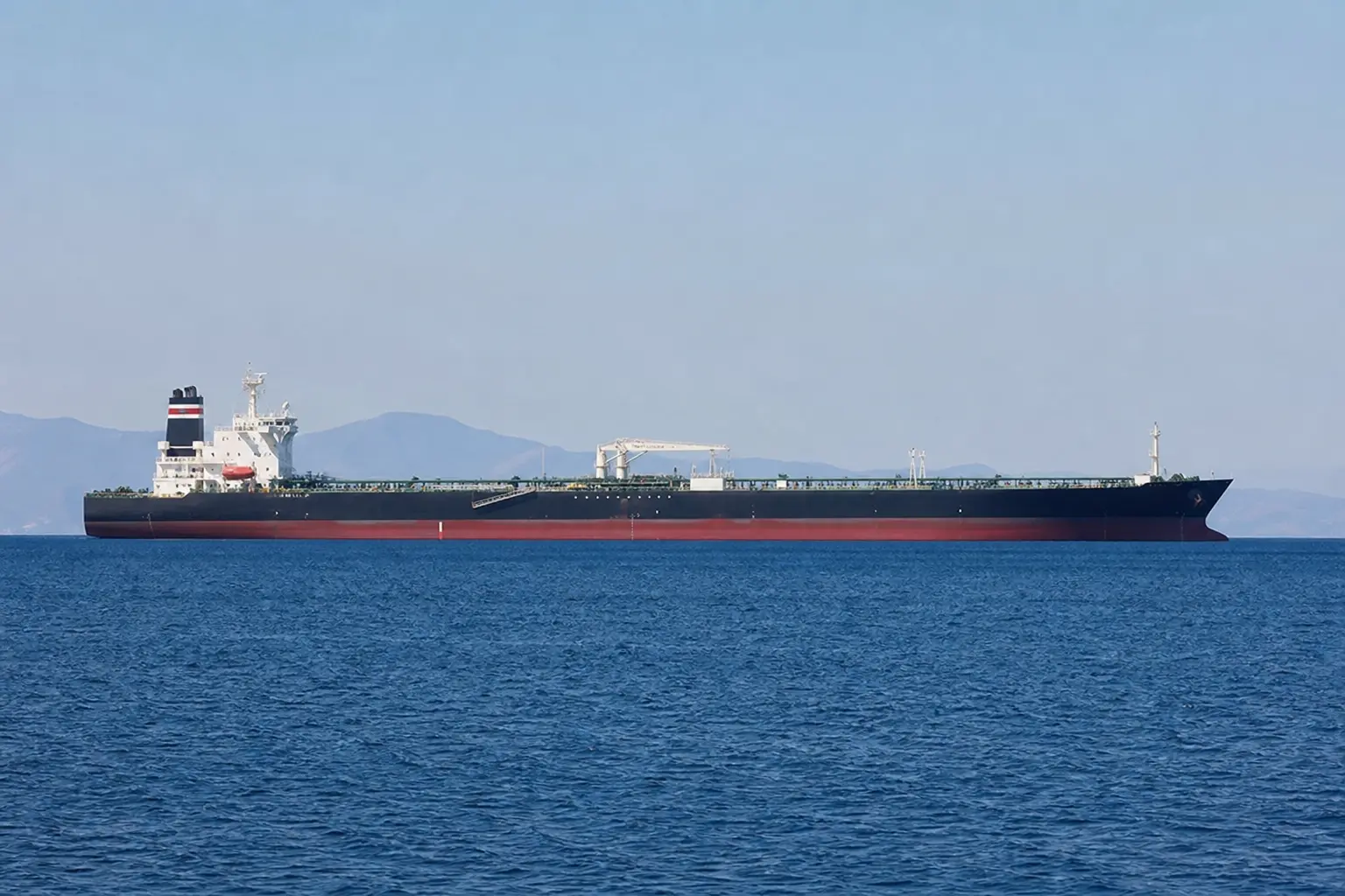 U.S. revokes Iran oil export license, restoring full sanctions