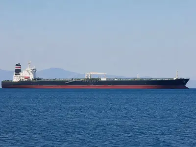U.S. revokes Iran oil export license, restoring full sanctions