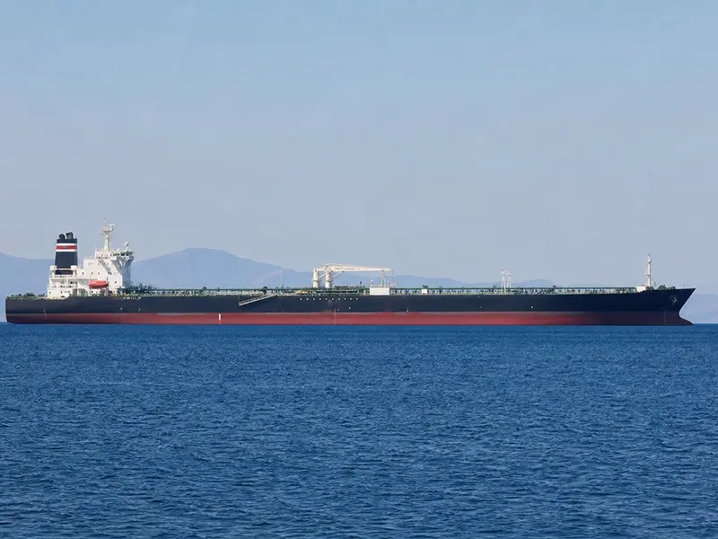 U.S. revokes Iran oil export license, restoring full sanctions
